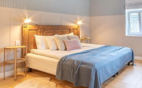 Alice Backyard Holiday Home - Apartments, Rooms & Exclusive Cave Saunas